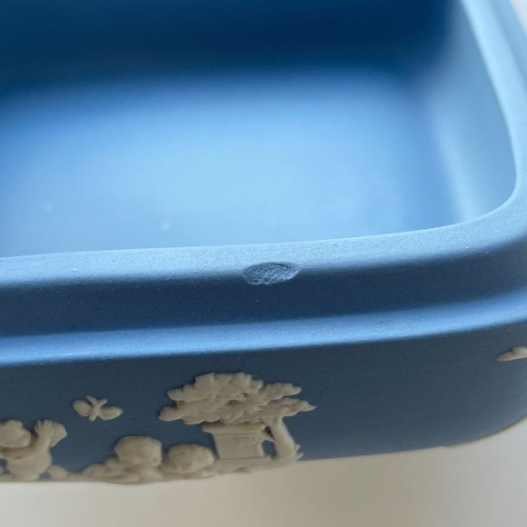 Wedgwood Jasperware Blue Square Lidded Trinket Box Cherub Cupid England - Picture 7 of 13